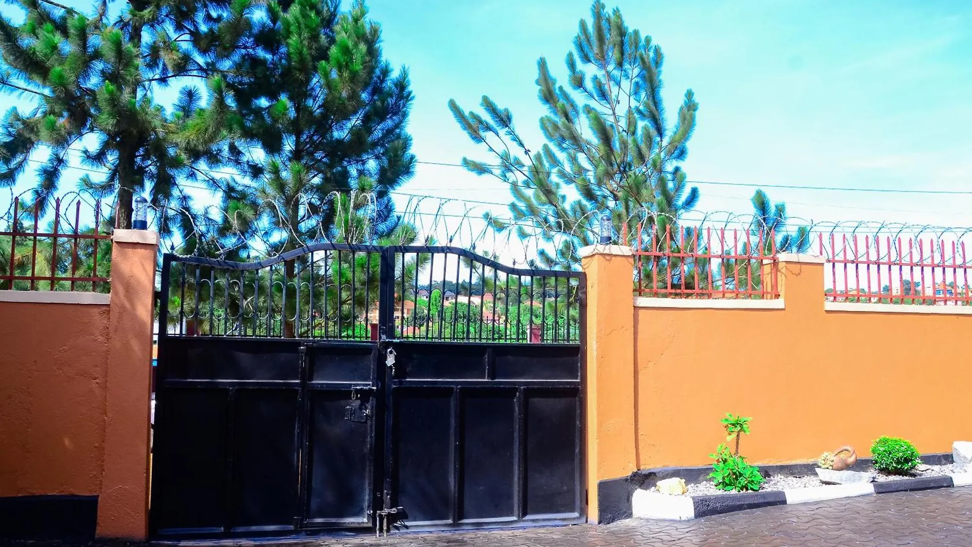 Entire 3-Bedroom Holiday Home In Kampala, Lovingly Furnished