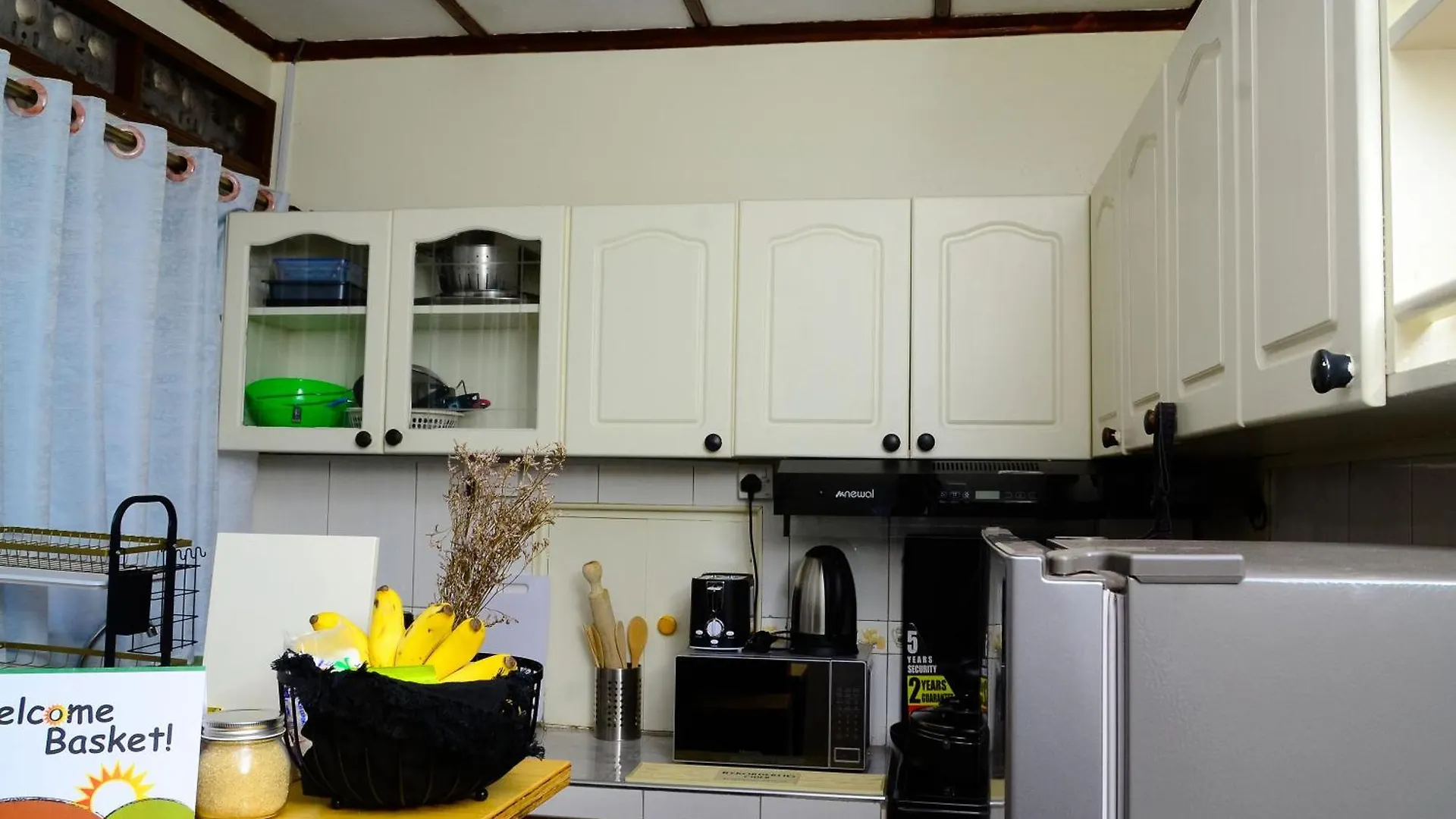 Entire 3-Bedroom Holiday Home In Kampala, Lovingly Furnished 0*, Kampala